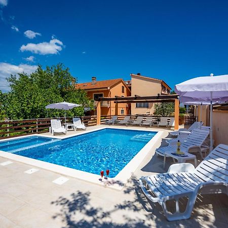 E-M Apartments With Private Pool Винкуран Екстериор снимка