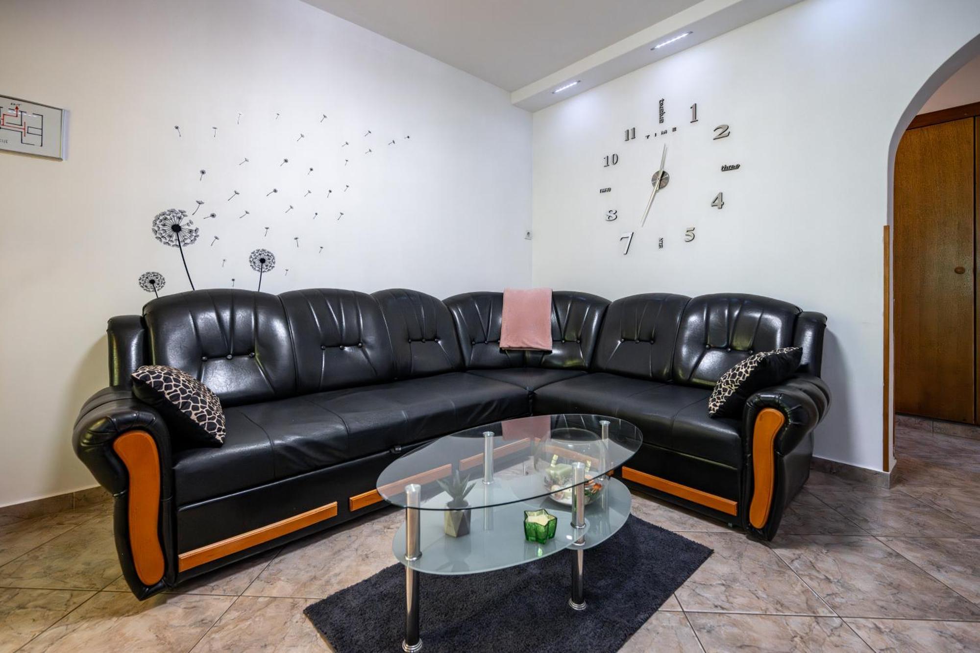 E-M Apartments With Private Pool Винкуран Екстериор снимка