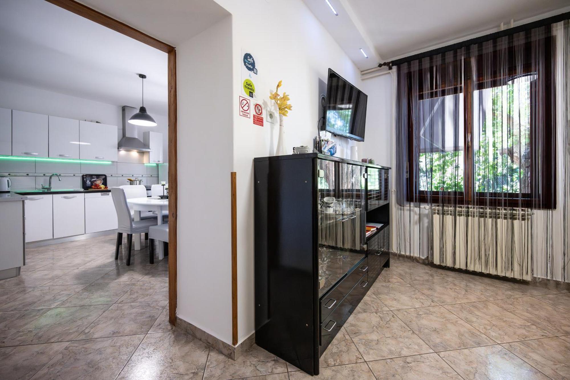 E-M Apartments With Private Pool Винкуран Екстериор снимка