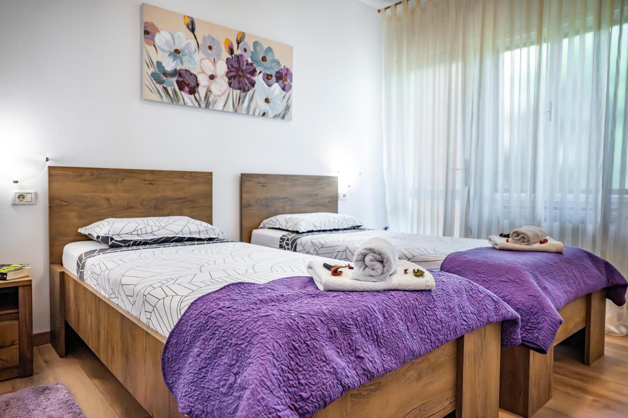 E-M Apartments With Private Pool Винкуран Екстериор снимка