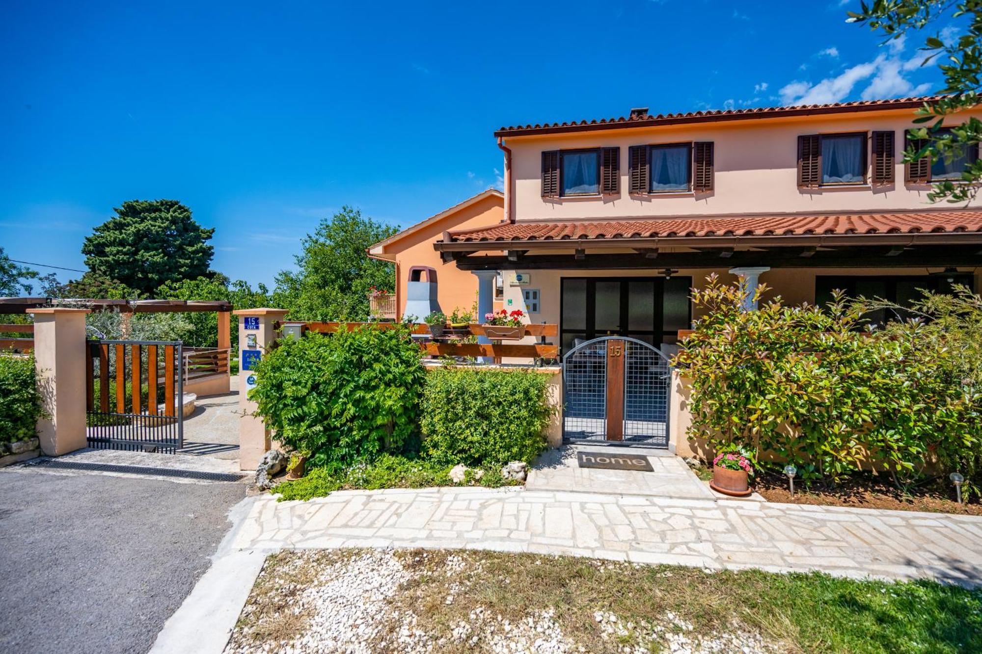 E-M Apartments With Private Pool Винкуран Екстериор снимка