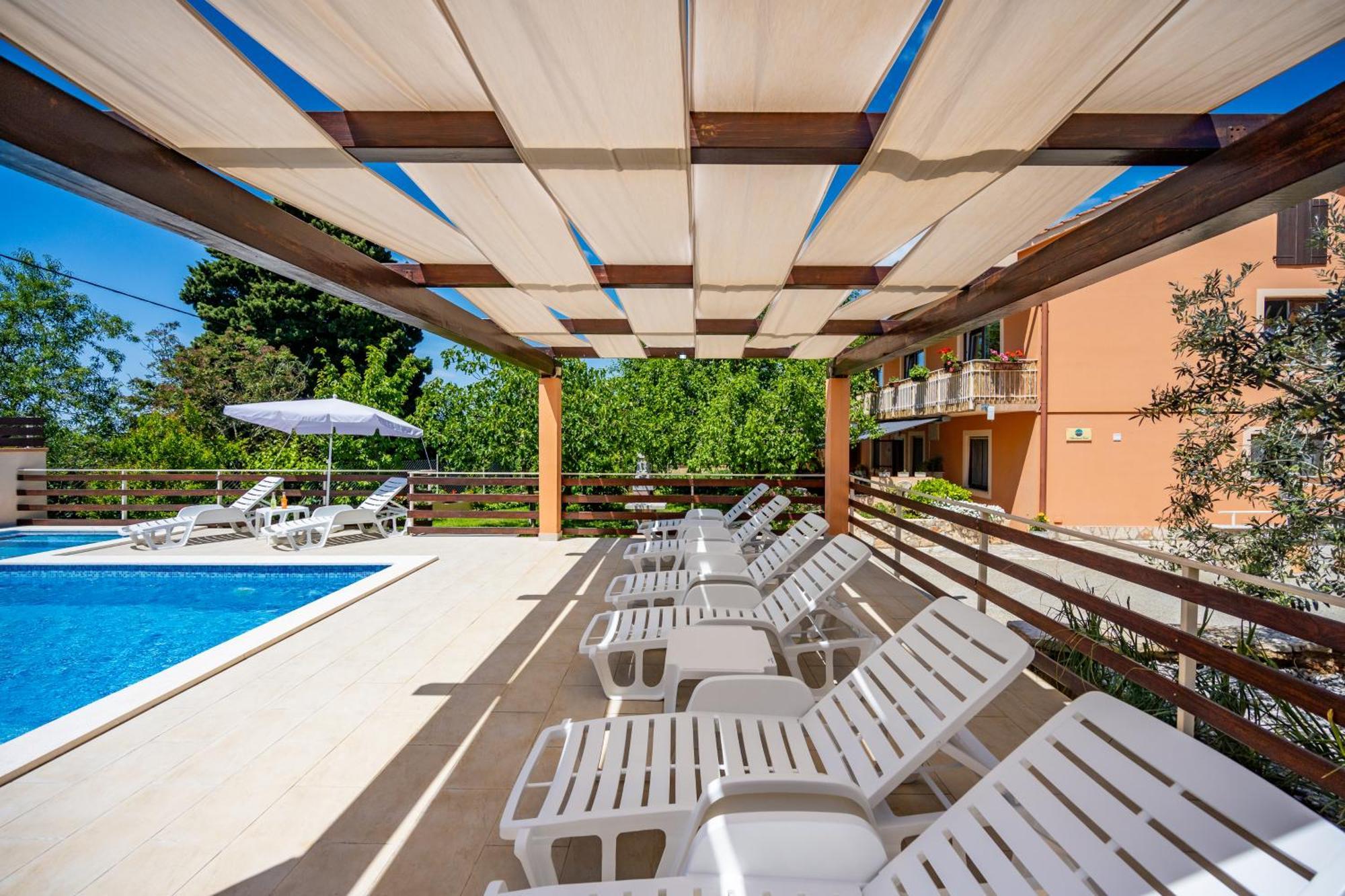 E-M Apartments With Private Pool Винкуран Екстериор снимка